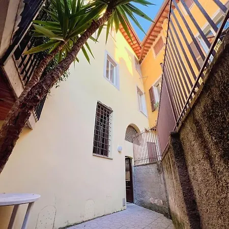 A 2 Minuti Dal Centro Storico Apartmán